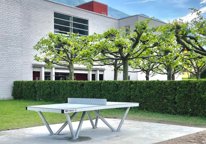Ping Pong Tisch an der Scuola SEC/SAP Moesano (Roveredo GR)