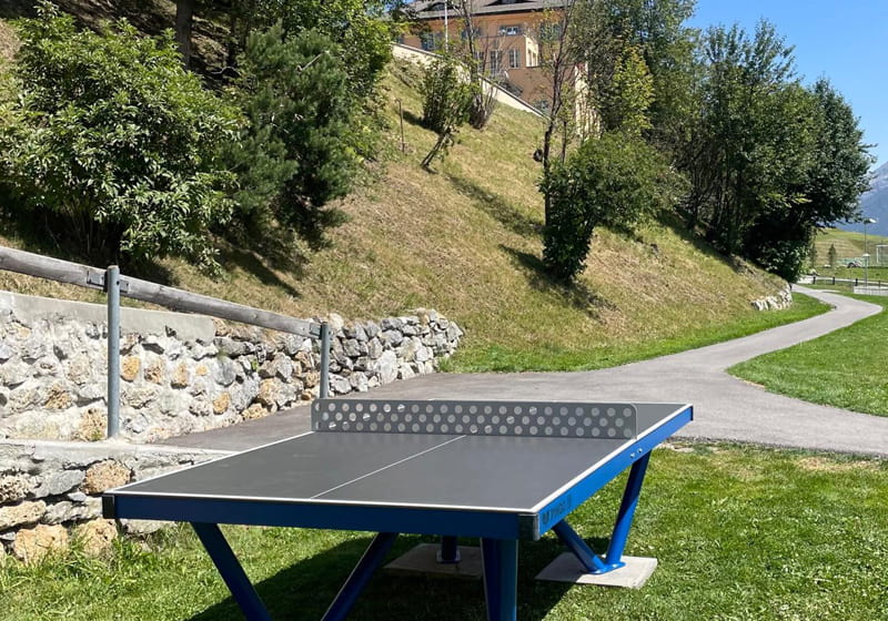 Pingo Outdoor Tischtennistisch beim Lyceum Alpinum Zuoz
