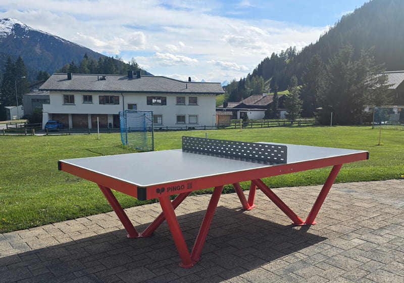 Pingo Outdoor Tischtennistisch bei einem Ferienhaus in Davos